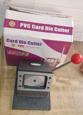 PVC CARD CUTTER Coupez vos cartes avec précision et style