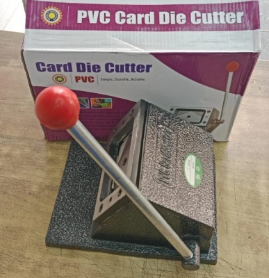 PVC CARD CUTTER Coupez vos cartes avec précision et style